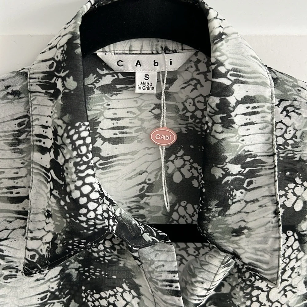 Cabi Sheer Snakeskin Button Down Blouse Size Small